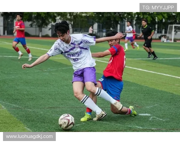 绿茵逐梦热血燃烧青春激情谱写足球荣耀篇章 绿茵逐梦热血燃烧青春激情谱写足球荣耀篇章