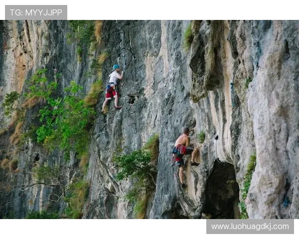 杭州攀岩队在极限运动世界杯积分榜中以81分稳居第一名