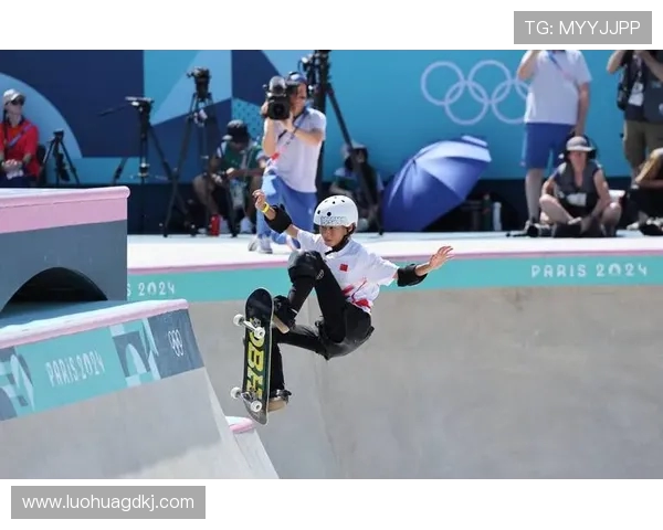 深圳滑板队逆袭之路：攀岩联赛中的奋勇拼搏与团队精神