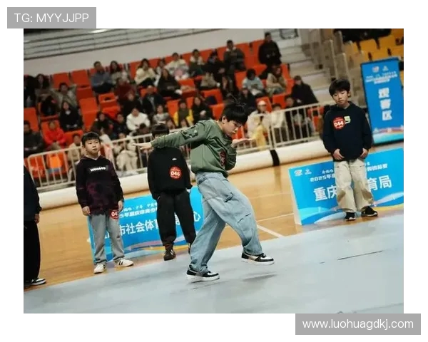 重庆攀岩队在世界街舞大赛中以60分高居积分榜首位