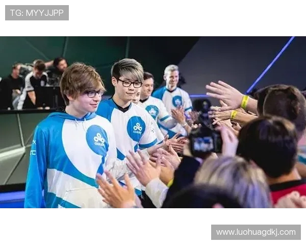 FNC与TSM精彩对决全场集锦回顾赛场巅峰时刻与精彩瞬间分享