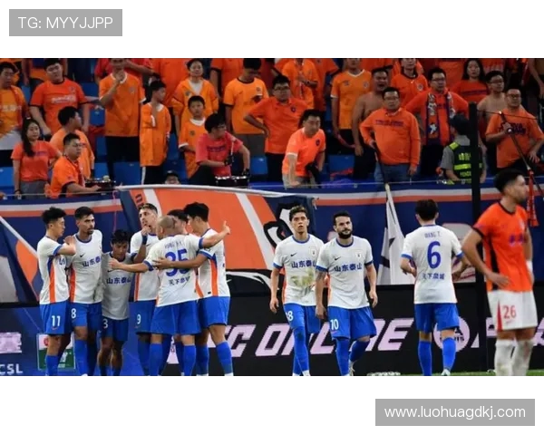 中超激战重庆队迎战山东队双方全力争夺宝贵积分展现精彩对决